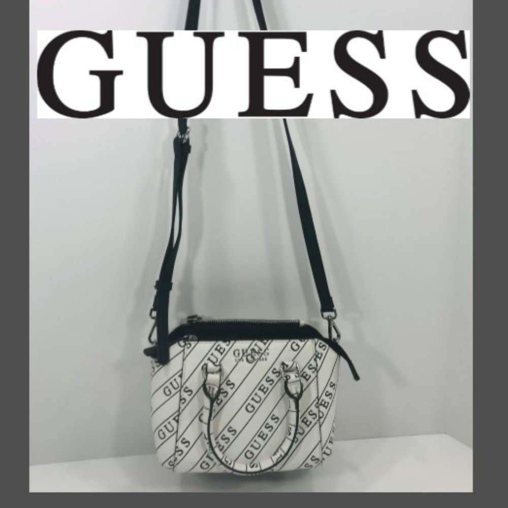 50% OFF  Guess small crossbody purse